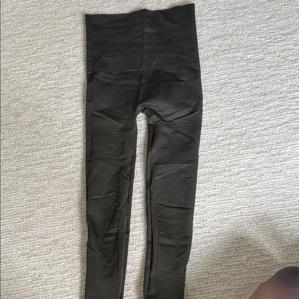 Belly Bandit Postpartum Mother Trucker leggings